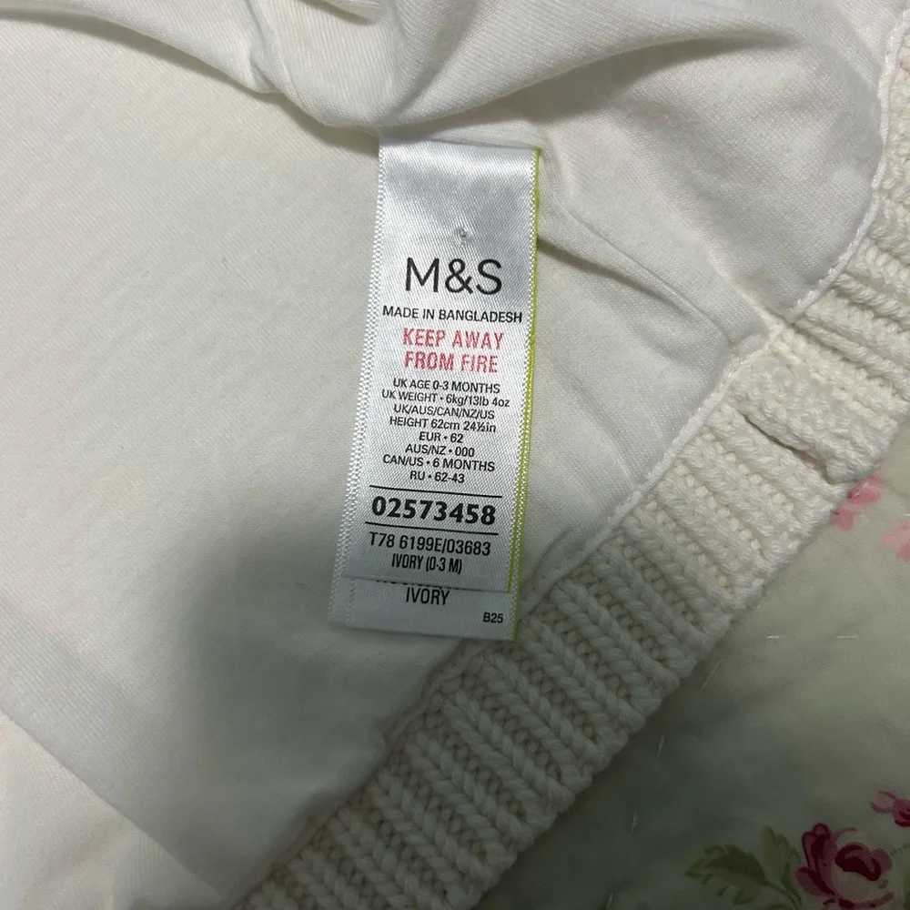 M&S ivory knit sweater size 0-3 months - Picture 3 of 5